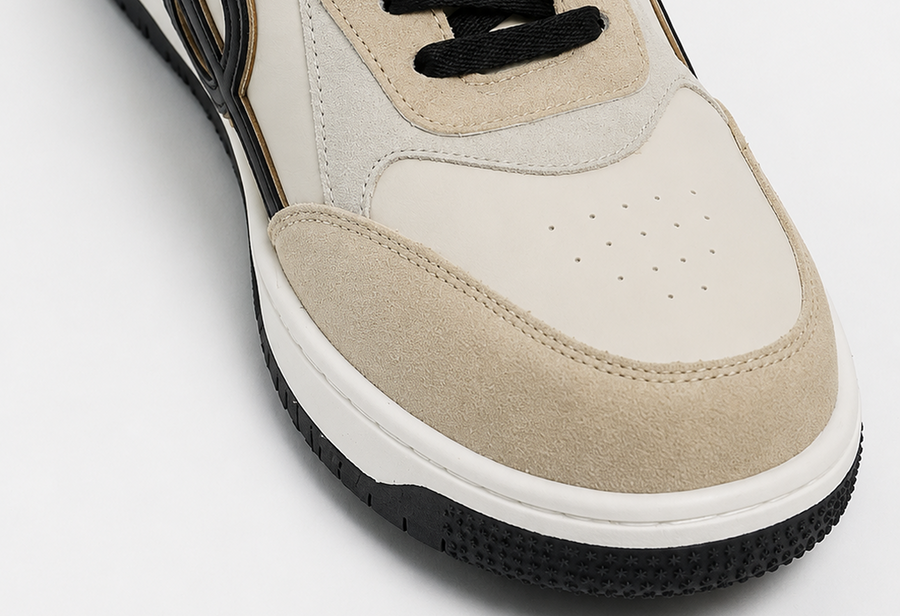 WIDE TOE BOX. NATURAL COMFORT.