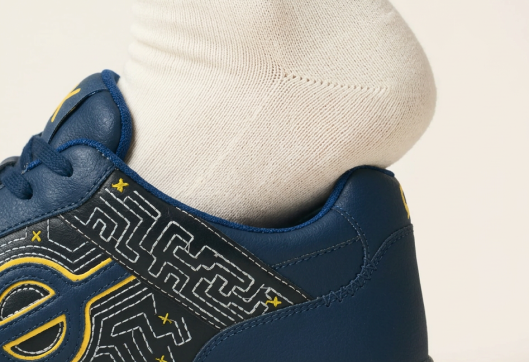 EASY TO SLIP ON. EASY TO GO.