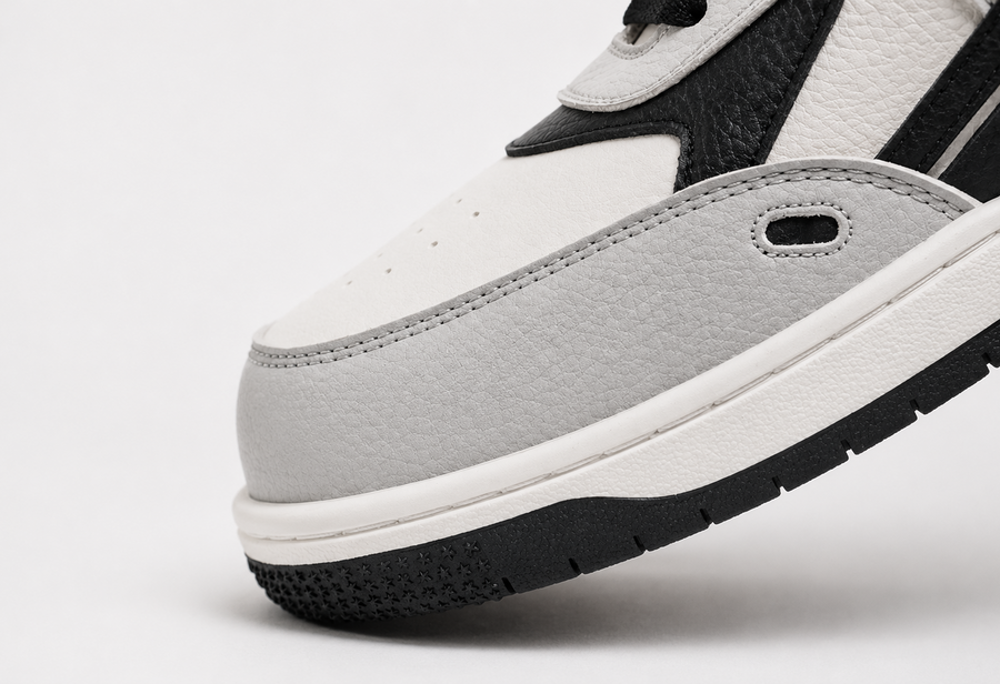 WIDE TOE BOX. NATURAL COMFORT.