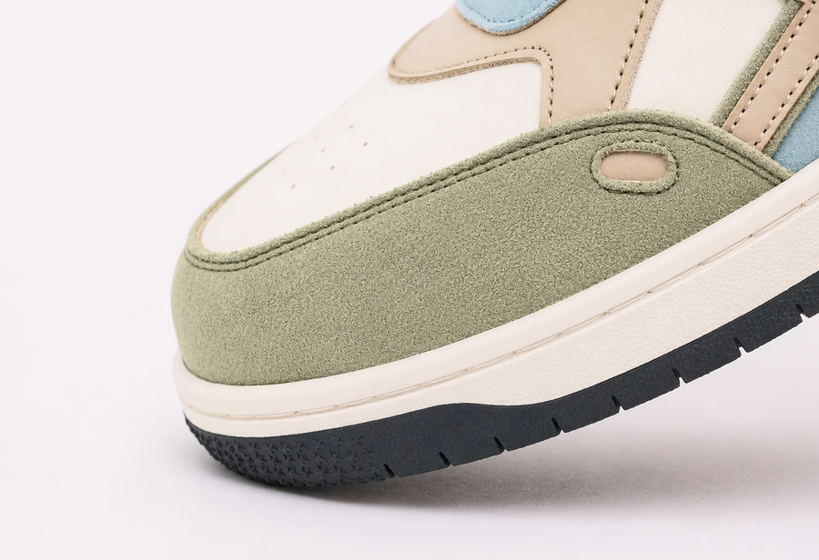 WIDE TOE BOX. NATURAL COMFORT.